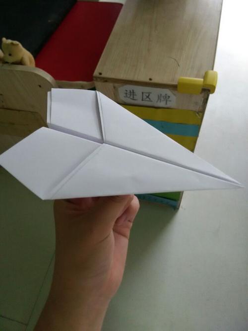 纸飞机发射器怎么做手工折纸_做个纸飞机发射器,解锁纸飞机新玩法,快来试试吧