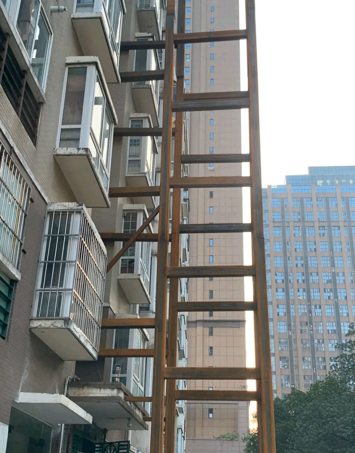 外墙梯子图片-外墙梯子图片效果图